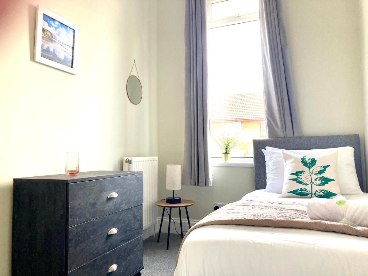 Апартаменти High Barnes 3 Bed House With Parking, Sleeps 7, Quiet Location Сандерленд Екстер'єр фото